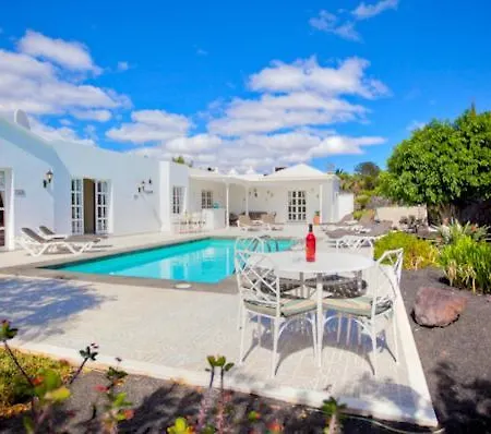 Casa Los Mojones Tres - 4 Bedroom Family - Great Pool Area - Perfect For Families *