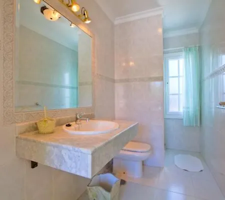 Casa Los Mojones Tres - 4 Bedroom Family - Great Pool Area - Perfect For Families Puerto del Carmen (Lanzarote)