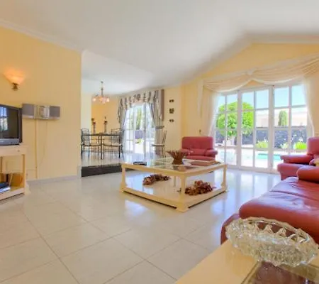 Casa Los Mojones Tres - 4 Bedroom Family - Great Pool Area - Perfect For Families Villa